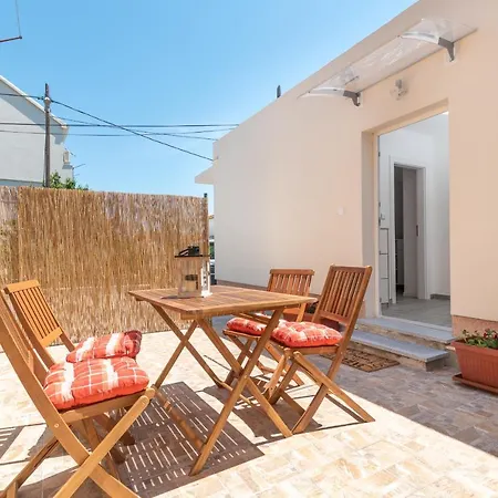 Appartement Small Private House With A Terrace In *