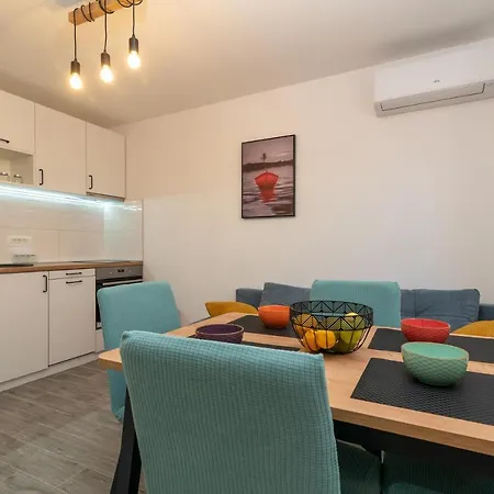 Appartement Small Private House With A Terrace In Trogir