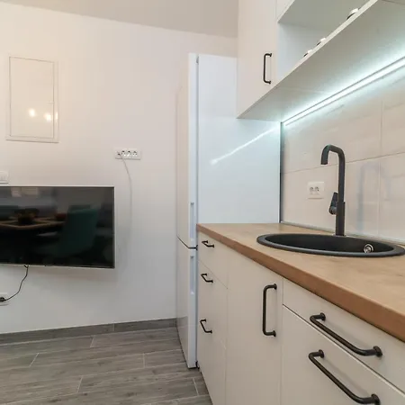 Appartement Small Private House With A Terrace In Trogir