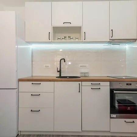 Small Private House With A Terrace In Appartement *