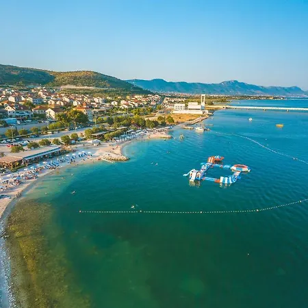 Small Private House With A Terrace In Appartement Trogir