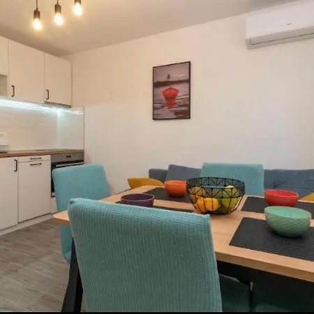Small Private House With A Terrace In Appartement